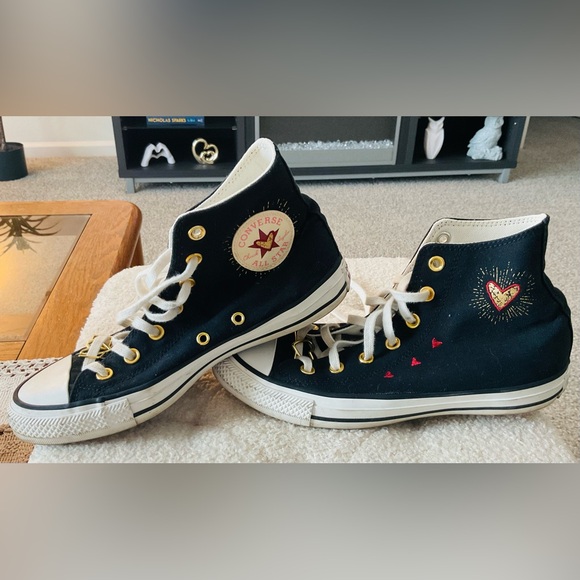 Women’s Converse White and Black High-Tops with Gold Eyelets Size 8 - Picture 2 of 4